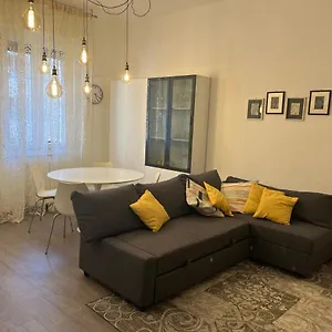 https://elenas-apartment.it-lombardy.com